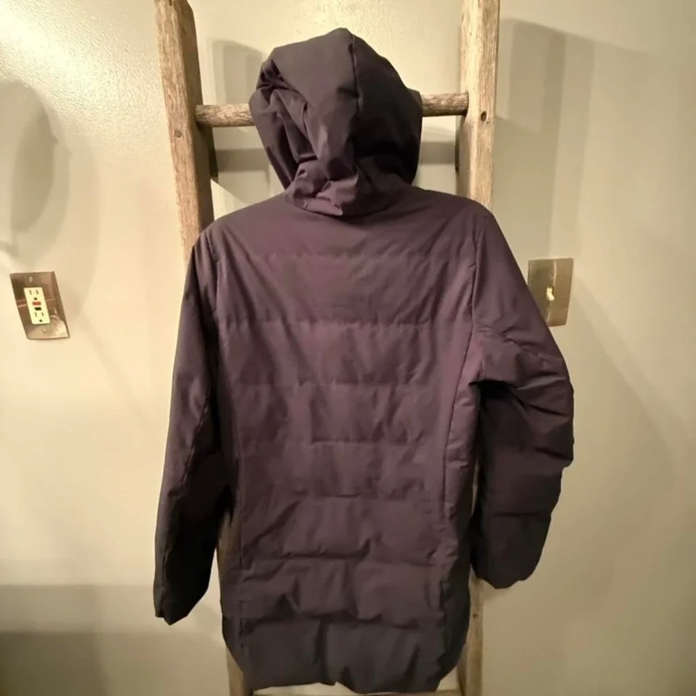 Uniqlo black down filled puffer jacket with hood Size M